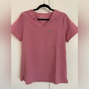 Figs scrub top: light pink